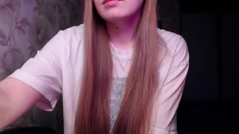 Snapshot of luna_loveisgood chatting on January 2, 3:29 pm Luna online show from January 2, 3:29 pm