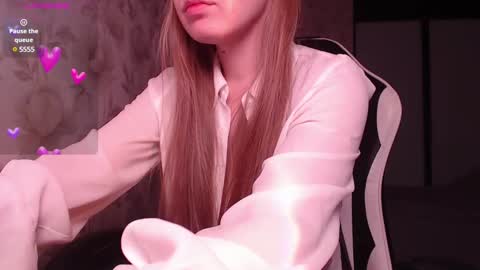Snapshot of luna_loveisgood chatting on January 10, 12:17 am Luna online show from January 10, 12:17 am
