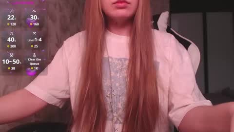 Snapshot of luna_loveisgood chatting on January 25, 8:31 am Luna online show from January 25, 8:31 am