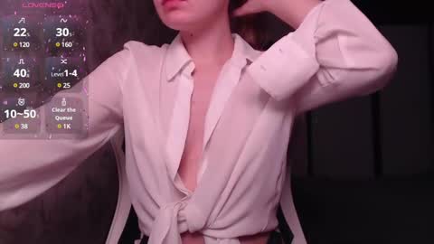 Snapshot of luna_loveisgood chatting on December 9, 7:29 pm Luna online show from December 9, 7:29 pm