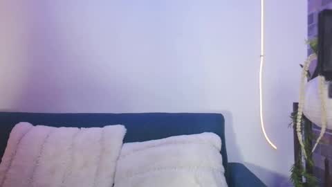 luna_valen online show from April 21, 4:30 am