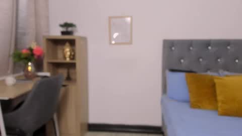 luna_valle online show from March 4, 8:49 pm