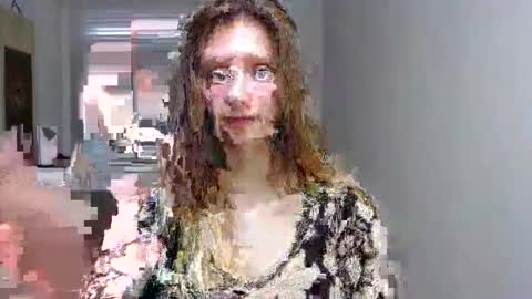 L U N A  online show from October 22, 6:07 am