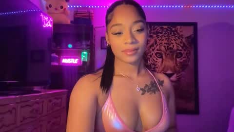 lunaa_11 online show from April 30, 5:23 am