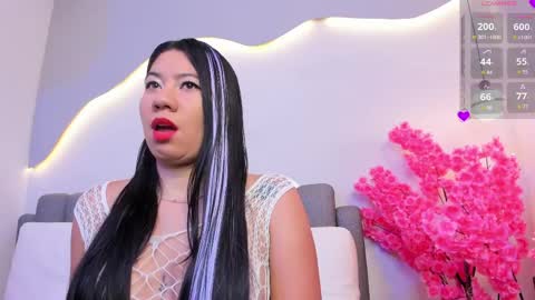 lunaa_hart online show from April 6, 8:32 pm