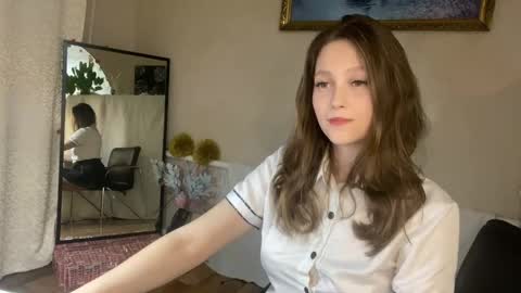 lunafeather online show from April 19, 6:10 pm