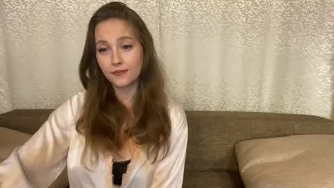 lunafeather online show from November 14, 4:18 pm