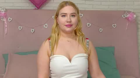 LunaHouston online show from February 14, 5:14 pm