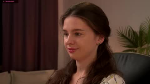 lunaolivia_ online show from September 29, 1:16 pm