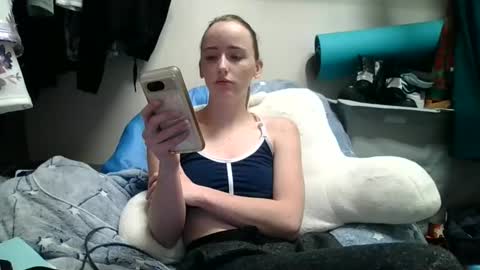 Snapshot of lunapixie2020 chatting on December 10, 4:02 am lunapixie2020 online show from December 10, 4:02 am