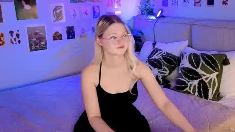 lunariafox online show from April 18, 7:07 pm