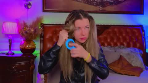 Luna Rishi online show from January 19, 7:04 am