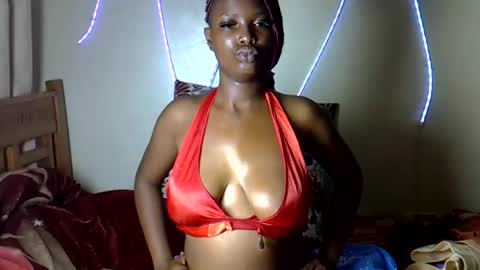 Luxee online show from July 10, 11:59 pm