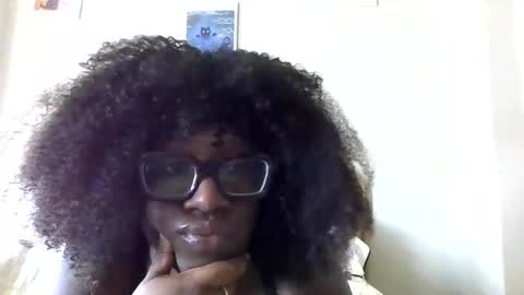 lunarnoelle online show from May 24, 11:03 pm