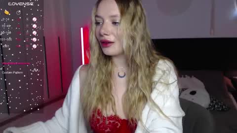 LunaticaBae online show from March 2, 1:15 am