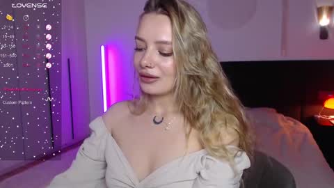 LunaticaBae online show from February 23, 1:20 am