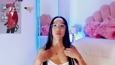Luna   online show from May 7, 7:06 pm