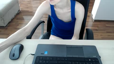 lunavibe_ online show from June 1, 11:23 am