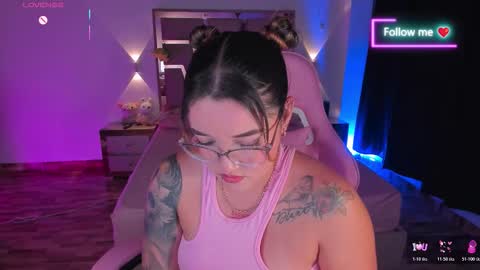 LUNA ROSE online show from February 14, 7:10 am