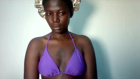 luo_queen online show from April 15, 2:56 am