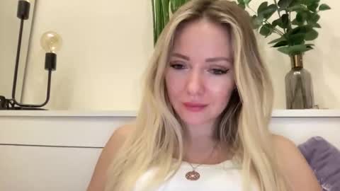 lusiluv online show from February 6, 8:12 pm