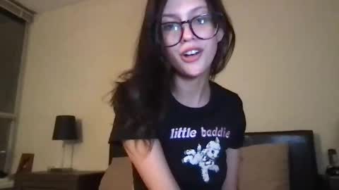 Snapshot of lustfullivxo chatting on March 7, 2:46 am Liv 3 online show from March 7, 2:46 am