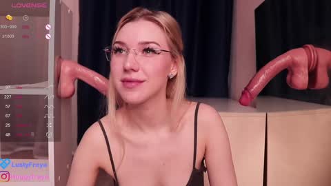 Snapshot of lusty_freya chatting on February 13, 8:27 am Freya    online show from February 13, 8:27 am