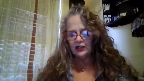 Snapshot of luvmedestinee chatting on September 18, 3:32 pm LuvMeDestinee online show from September 18, 3:32 pm