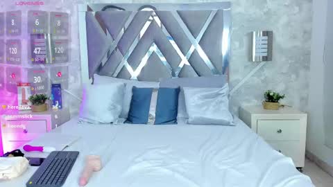 Snapshot of luxury_woman_ chatting on January 10, 9:20 pm online show from January 10, 9:20 pm