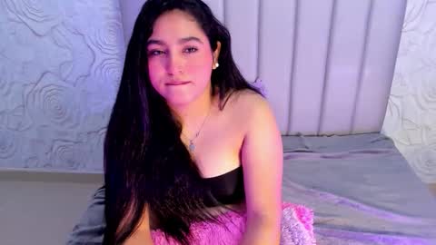 LYA DUBOIS  online show from February 15, 1:21 pm