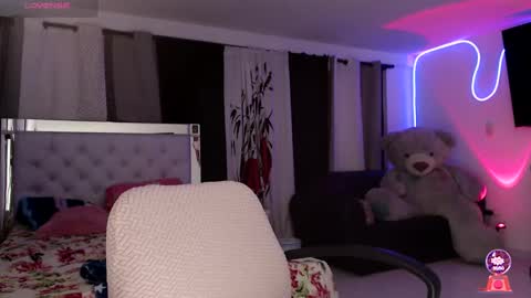 Snapshot of lyann_ chatting on February 24, 3:31 am Lyann online show from February 24, 3:31 am