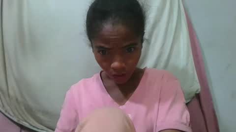 lydie856696 online show from May 28, 2:31 am