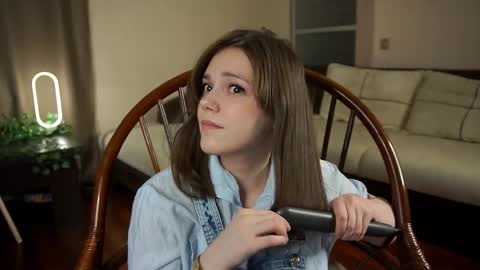 hi im Lyle online show from March 1, 3:05 pm