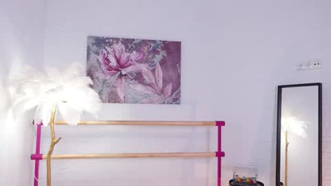 Lyly   online show from February 17, 5:25 am