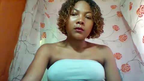 lyndah19 online show from March 4, 8:10 am