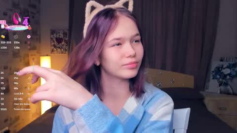 Cozy Lynns room online show from January 8, 8:18 am