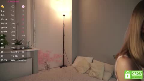 Lola online show from September 22, 2:48 pm