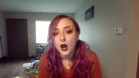 Lynn  online show from March 29, 8:19 pm