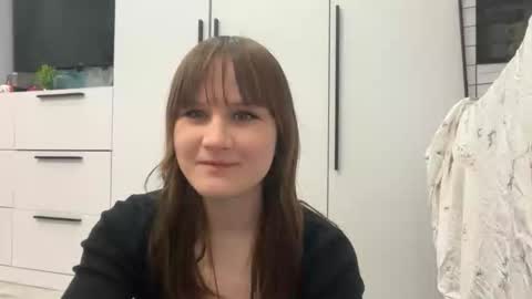 m1umiu online show from April 16, 5:01 pm