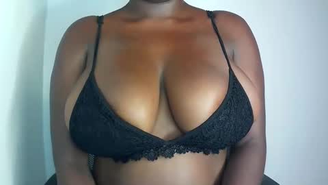 Snapshot of m_tits3 chatting on October 9, 11:36 am m_tits3 online show from October 9, 11:36 am