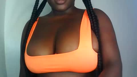 Snapshot of m_tits3 chatting on October 8, 11:25 am m_tits3 online show from October 8, 11:25 am