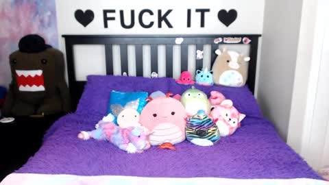 Mackenzie Wolfe online show from November 3, 5:00 am