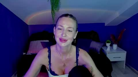 Snapshot of madammilly chatting on September 30, 6:52 am Evelyn online show from September 30, 6:52 am