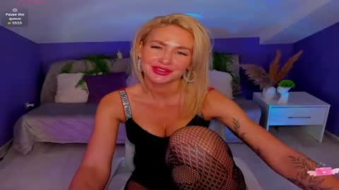 Evelyn online show from November 23, 7:11 am