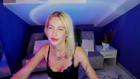 Snapshot of madammilly chatting on October 12, 7:33 am Evelyn online show from October 12, 7:33 am