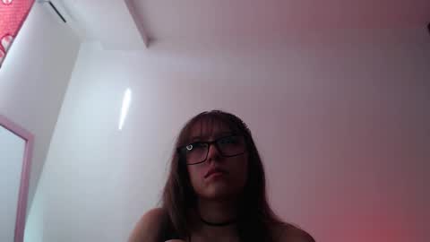 Snapshot of maddy_14 chatting on October 16, 9:17 pm Maddy UwU online show from October 16, 9:17 pm