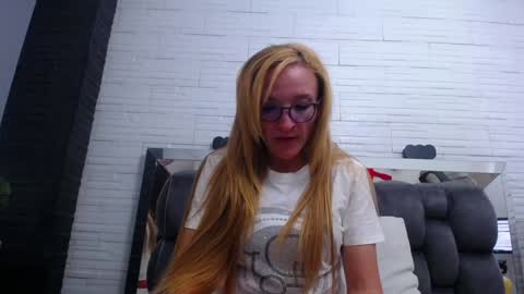 Snapshot of maddy_cartter chatting on January 30, 3:44 am maddy cartter online show from January 30, 3:44 am