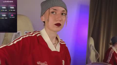 Snapshot of maddygarcia chatting on December 8, 5:33 pm maddygarcia online show from December 8, 5:33 pm