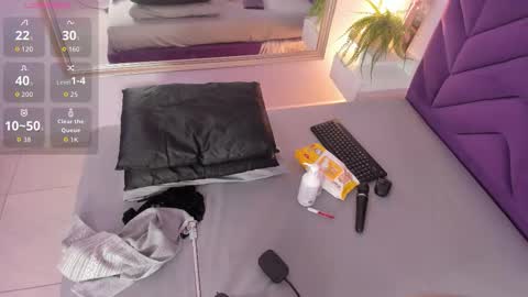 maddyjohnsonn online show from December 18, 3:55 am