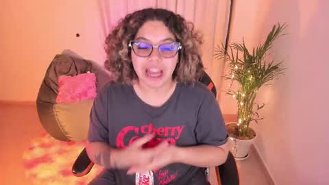 Snapshot of madelaine_taylor chatting on January 16, 4:07 am madelaine_taylor online show from January 16, 4:07 am